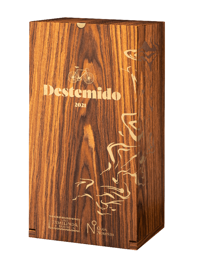 Destemido wooden box