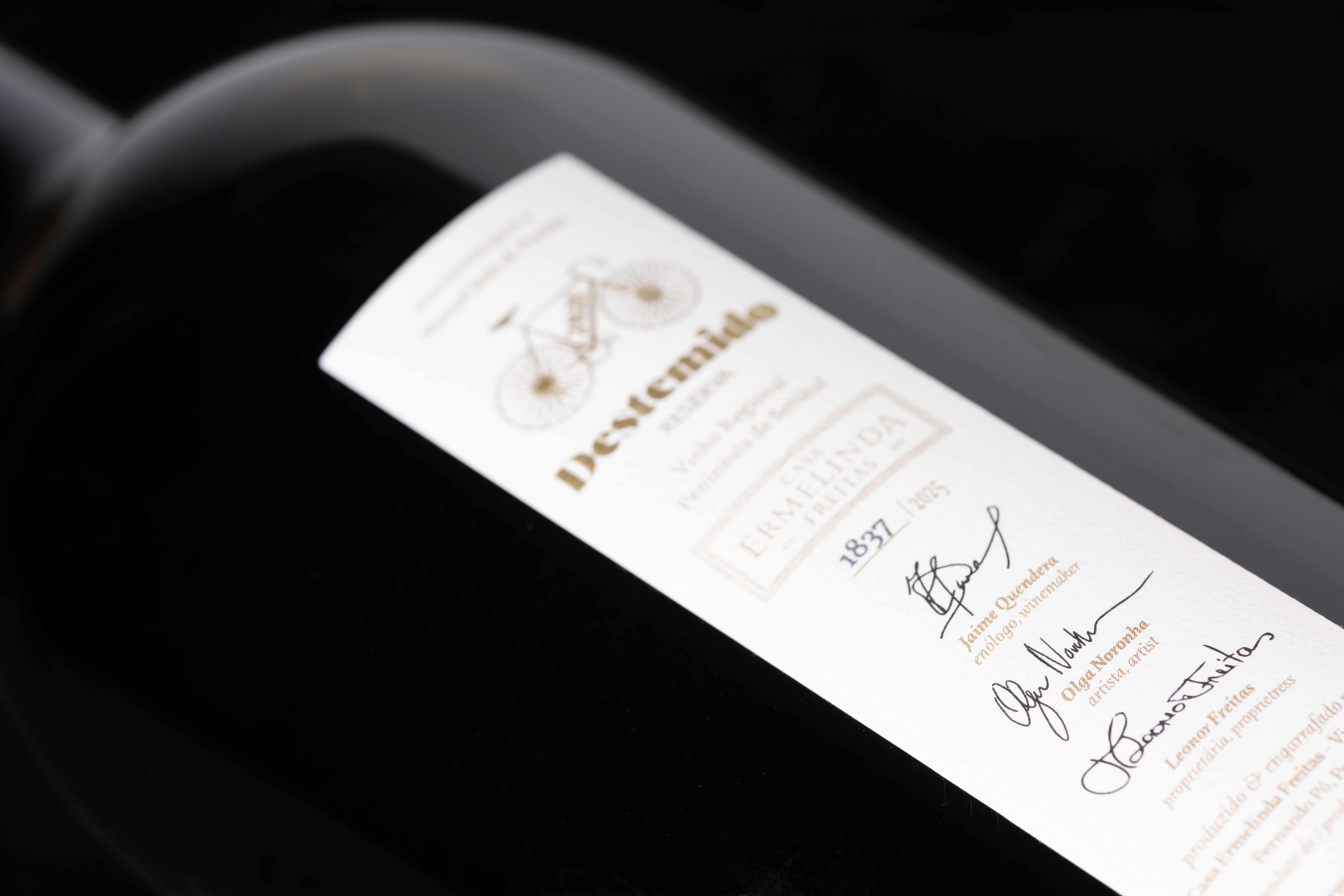 Destemido wine back label detail