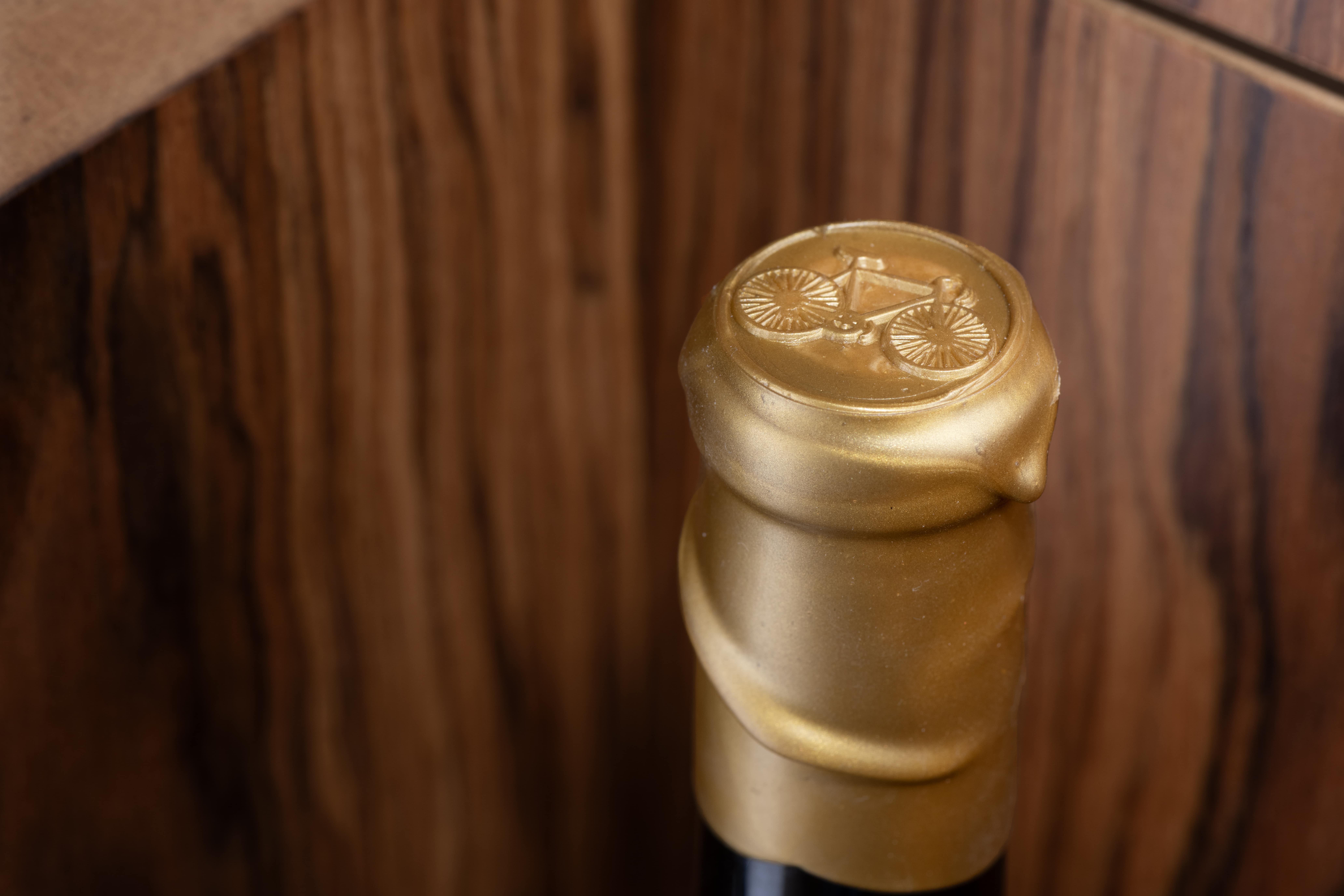 Destemido wine capsule detail