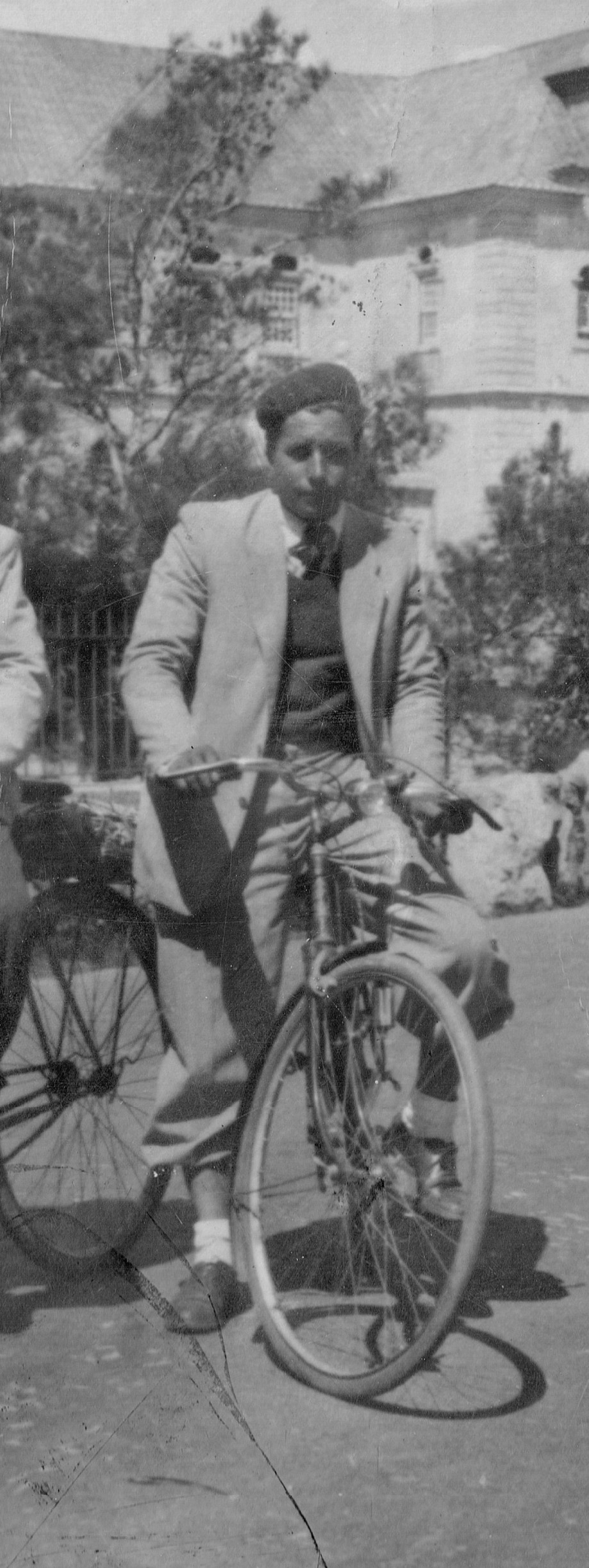Fotografia de Manuel Freitas em uma bicicleta